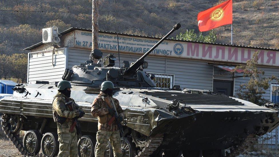 Kyryz servicemen at checkpoint