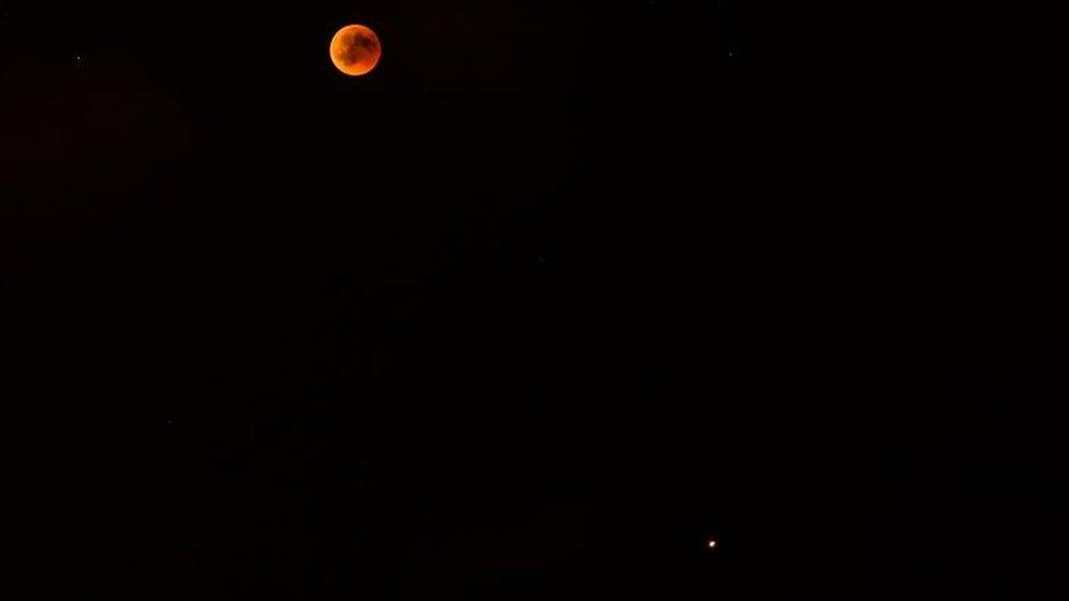 The lunar eclipse and Mars viewed from Spain