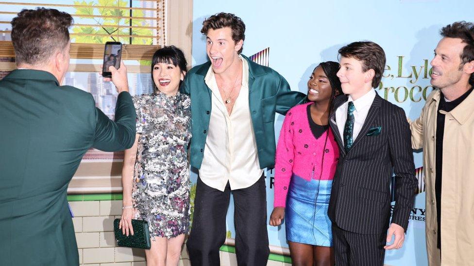 shawn mendes posing for a photo with the main cast from lyle lyle crocodile