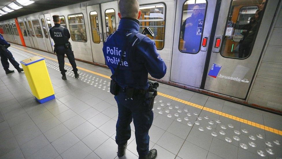 Brussels metro guarded by police (29 March)