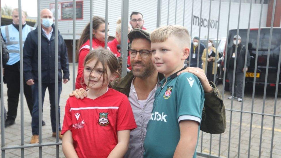 Fans and Ryan Reynolds