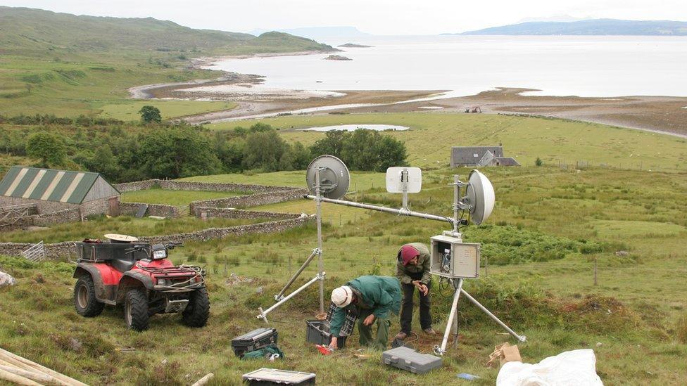 Wiring up a wireless relay station