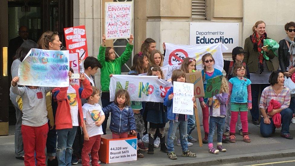 protest outside the DfE