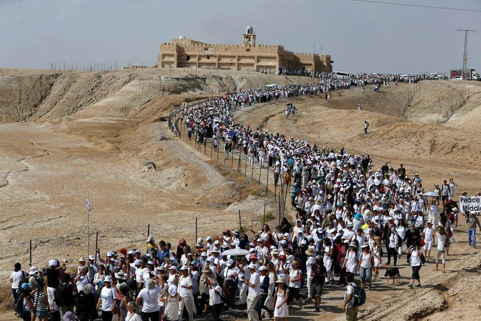 Palestinian and Israeli activists march together on 19 October 2016