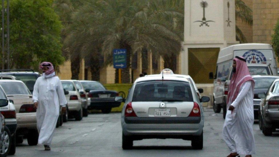 Saudis walking near Justice Square in Riyadh, where executions take place (14 July 2004)