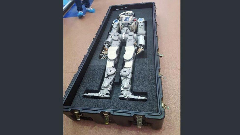 Robot Fedor in a box