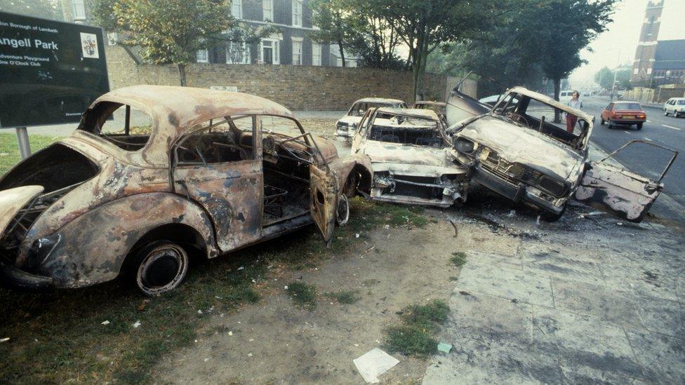 Bunt out cars in Lambeth