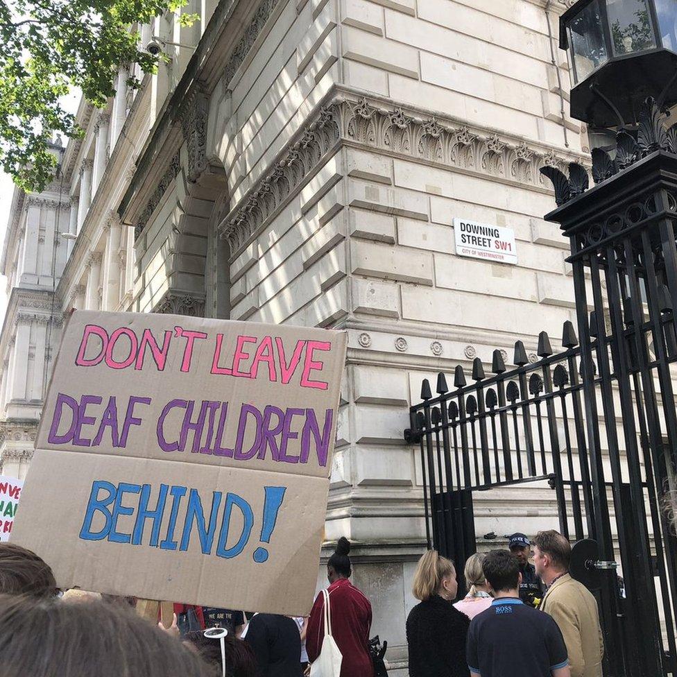 Campaigners deliver petition to Downing St