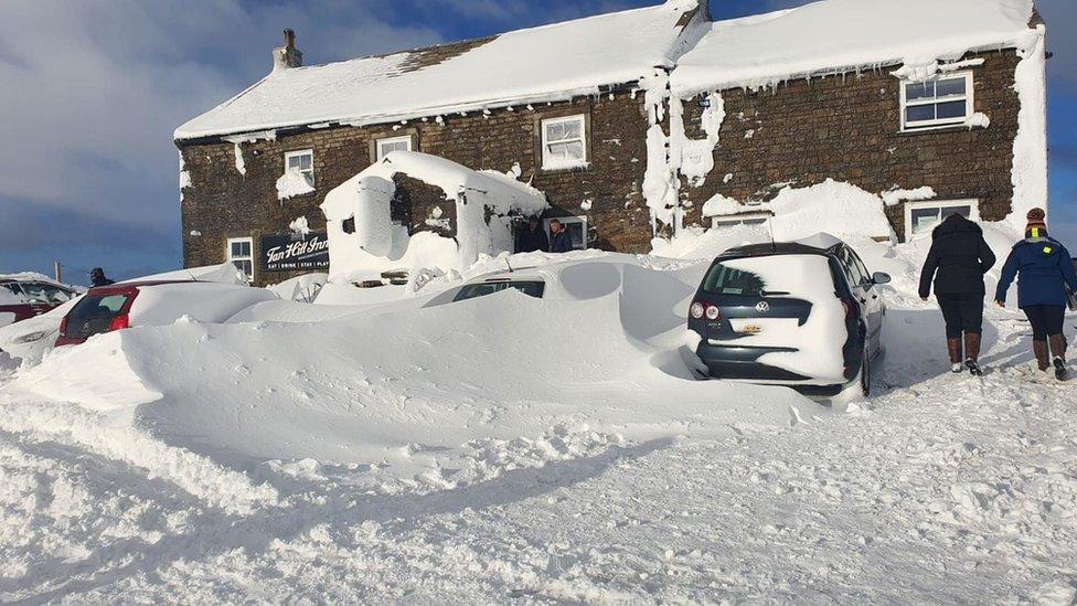 Snow covers cars at Tan Hill