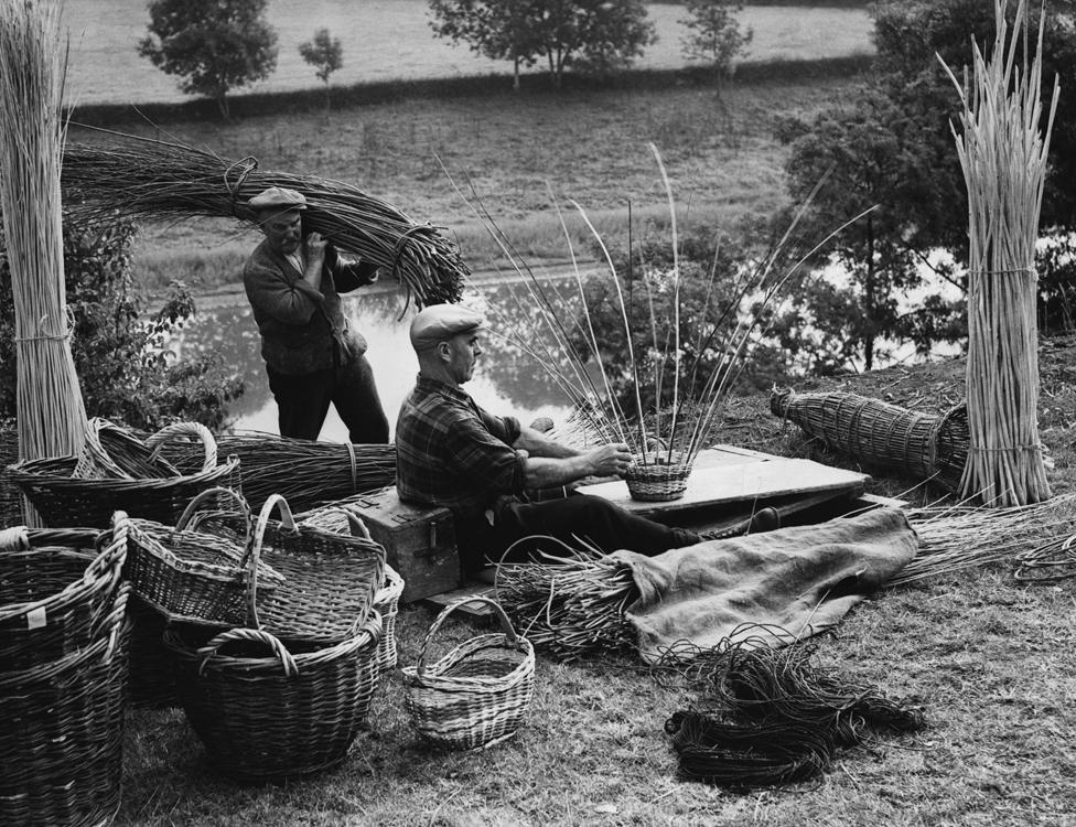 Basket weavers near the River Severn (c1900)