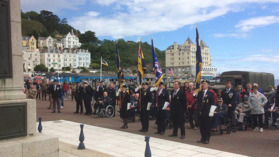 Gwasanaeth coffa 75 mlwyddiant D-Day yn Llandudno