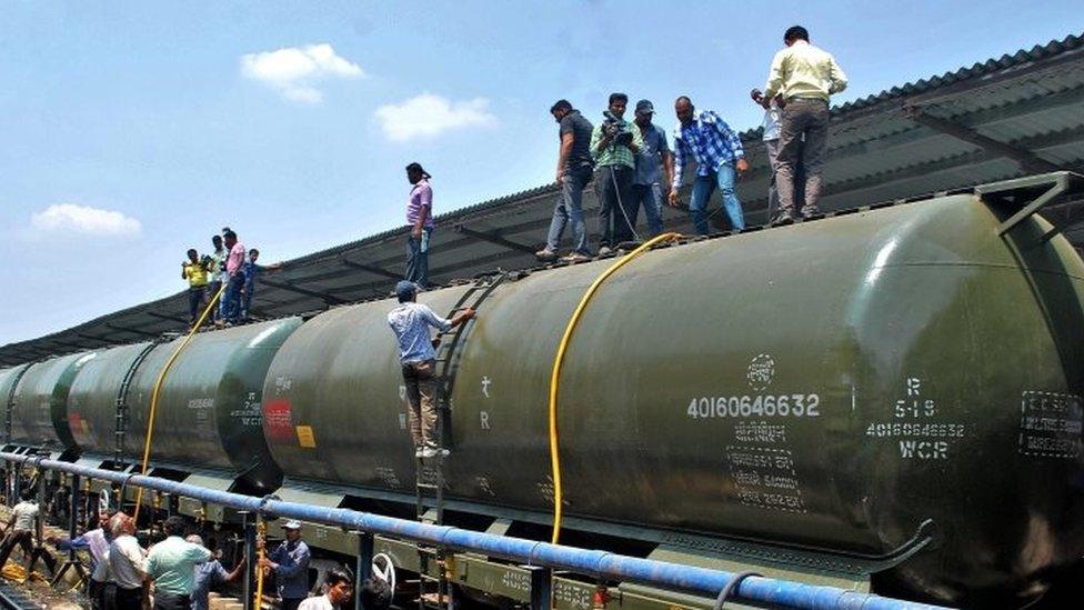 Central Railway labourers load water onto a train to transport it to the drought affected area in Maharashtra (10 April 2016)