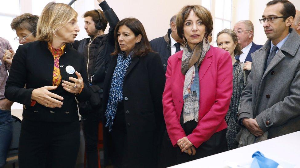 Mayor of Paris Anne Hidalgo (centre) and French Health Minister Marisol Touraine (second right) at new drug room