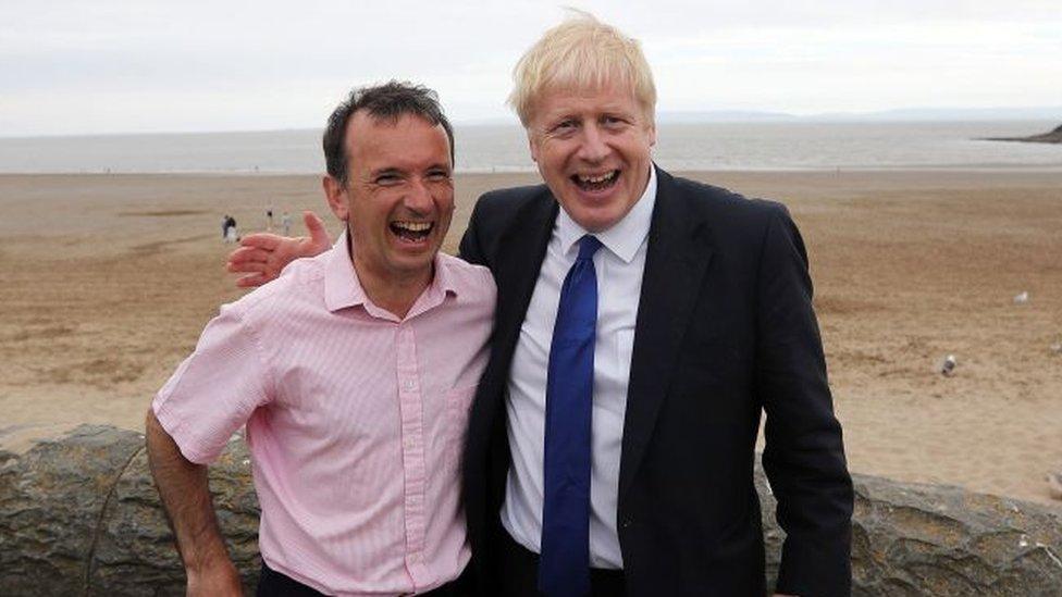 Alun Cairns a Boris Johnson