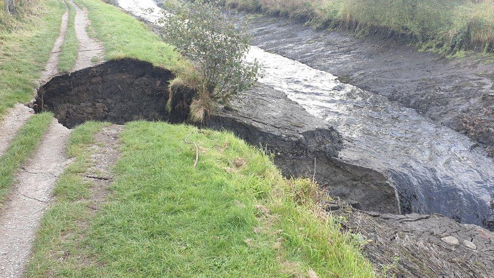 Breach in Leeds and Liverpool canal