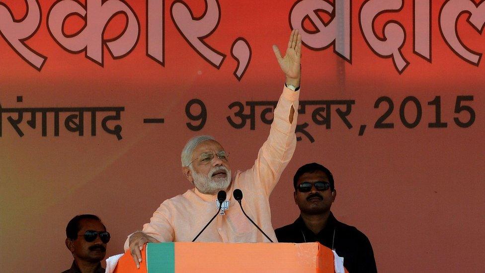 Narendra Modi campaigning in Aurangabad, Bihar (9 October 2015)