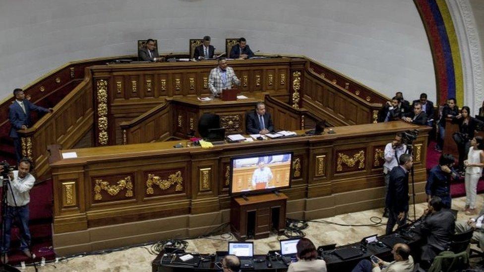Lawmakers hold an emergency session in Caracas, Venezuela. Photo: 25 October 2016