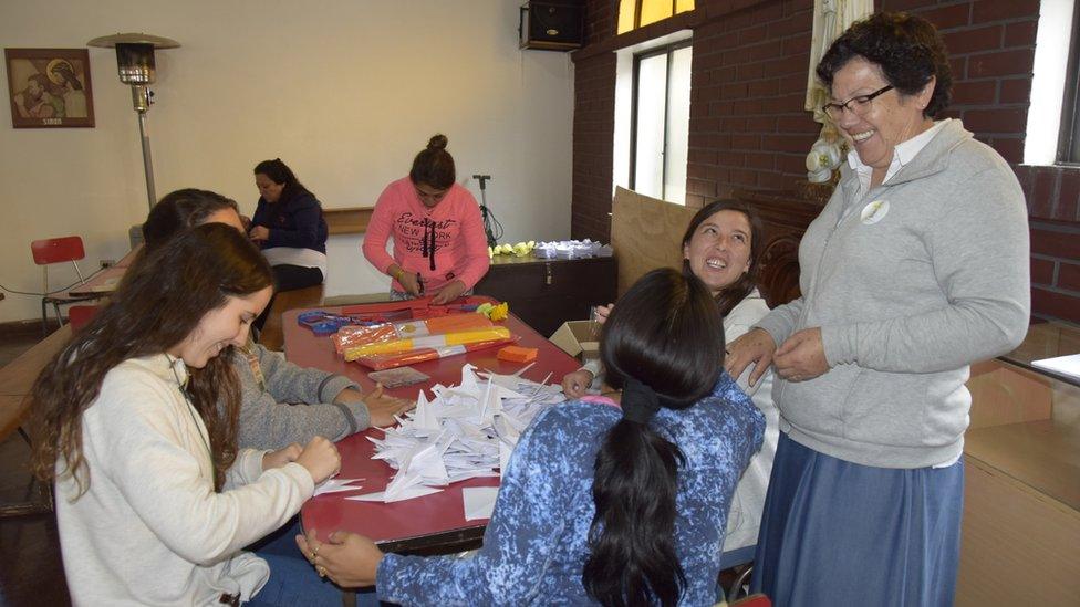 Inmates make decorations of the Pope's visit