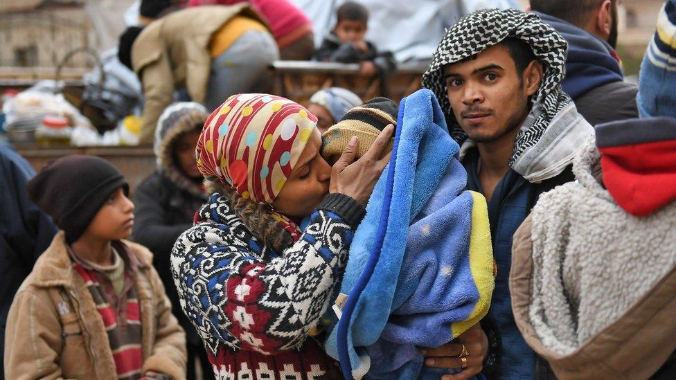 Displaced Syrians who fled the town of Jandaris arrive in the city of Afrin (25 January 2018)