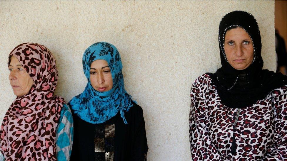 Civilians who fled their homes due to clashes on the outskirts of Falluja, gather in a school on the outskirts of Garma, Iraq, June 2, 2016