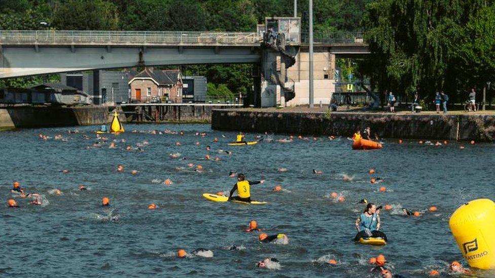 Triathlon participants