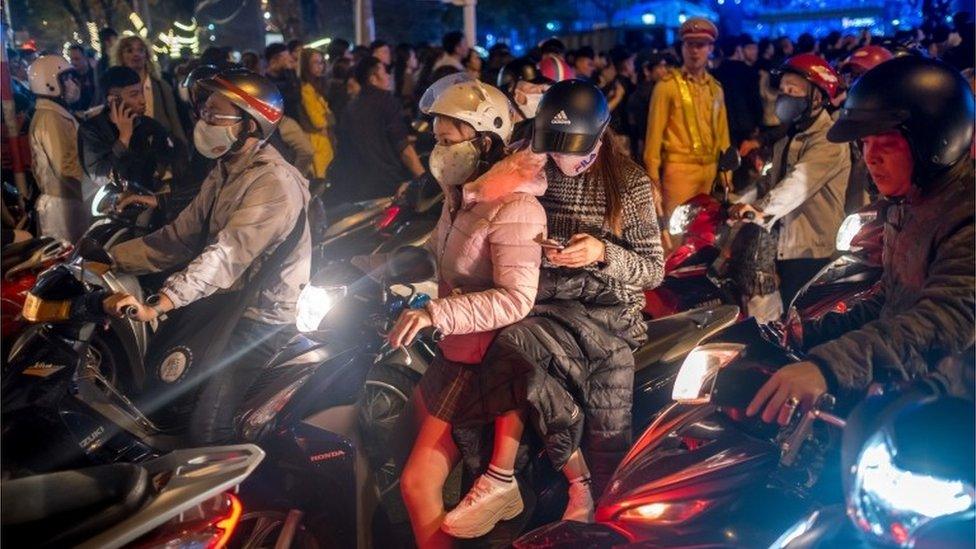 Crowds on motorbikes in Danang, Vietnam (Jan 2019)