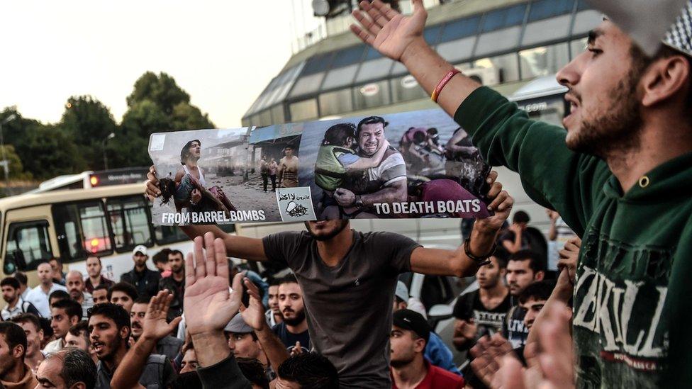 Demonstration by migrants at Istanbul bus station - 18 September