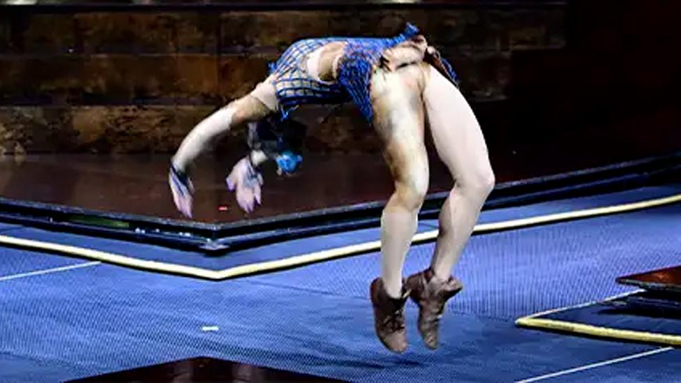 Lucie Colebeck performs handspring