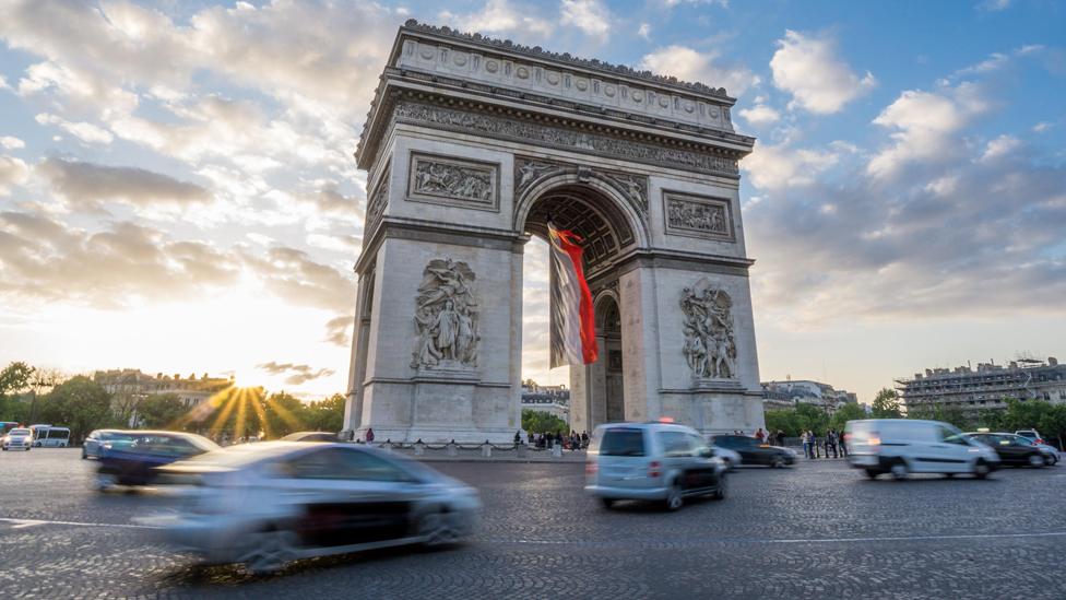 Arc de Triomphe surrounded by traffic