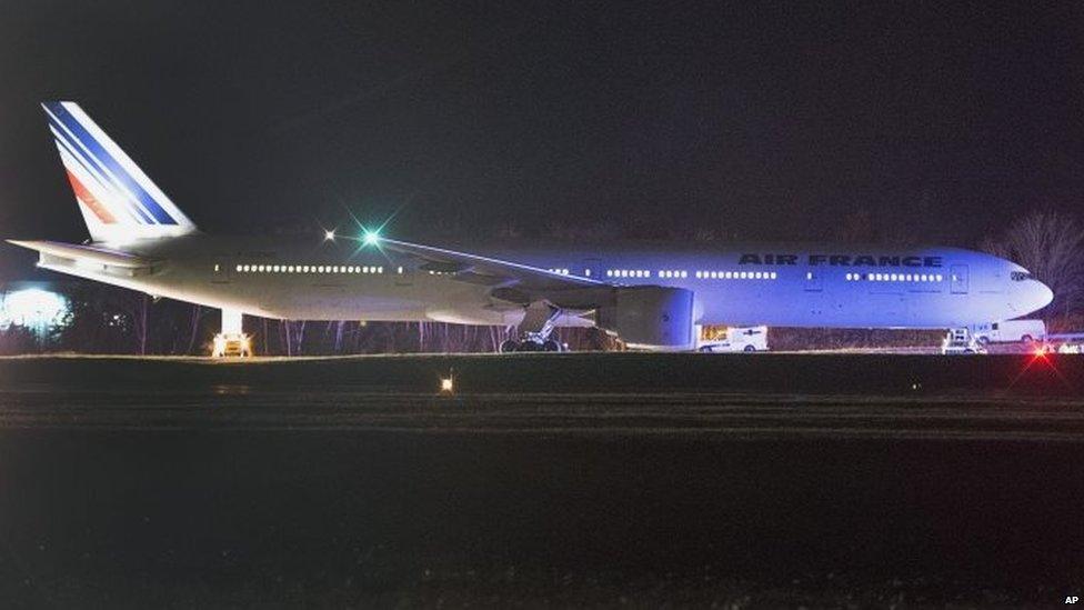 Air France plane on tarmac at Halifax airport 18/11/2015