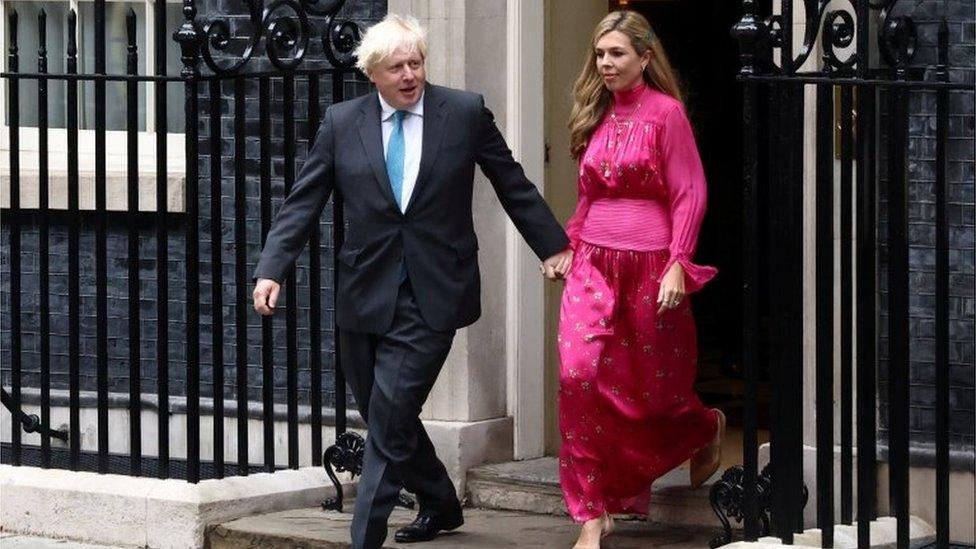 boris-and-carrie-downing-street.