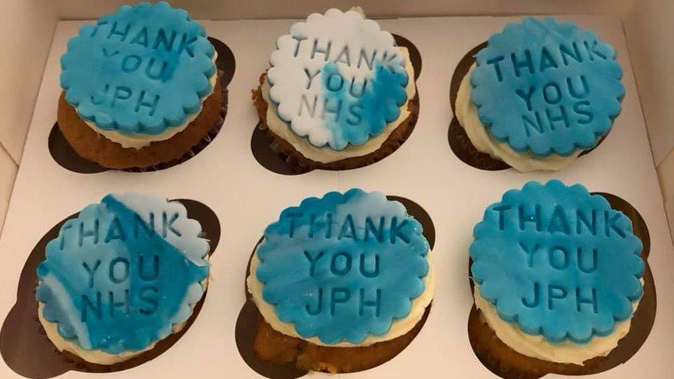 Cakes saying Thank You NHS