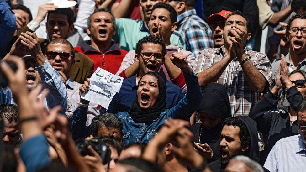 Protest against President Abdul Fattah al-Sisi outside the journalists' union in Cairo on 15 April 2016