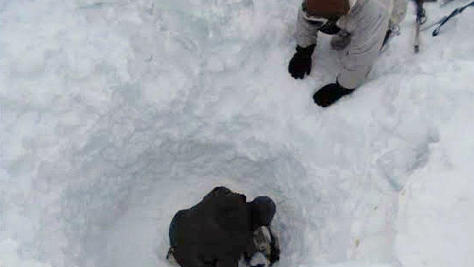 In this handout photograph released by the Indian Defence Ministry on February 8, 2016, Indian army personnel search for survivors after a deadly avalanche on the Siachen glacier.