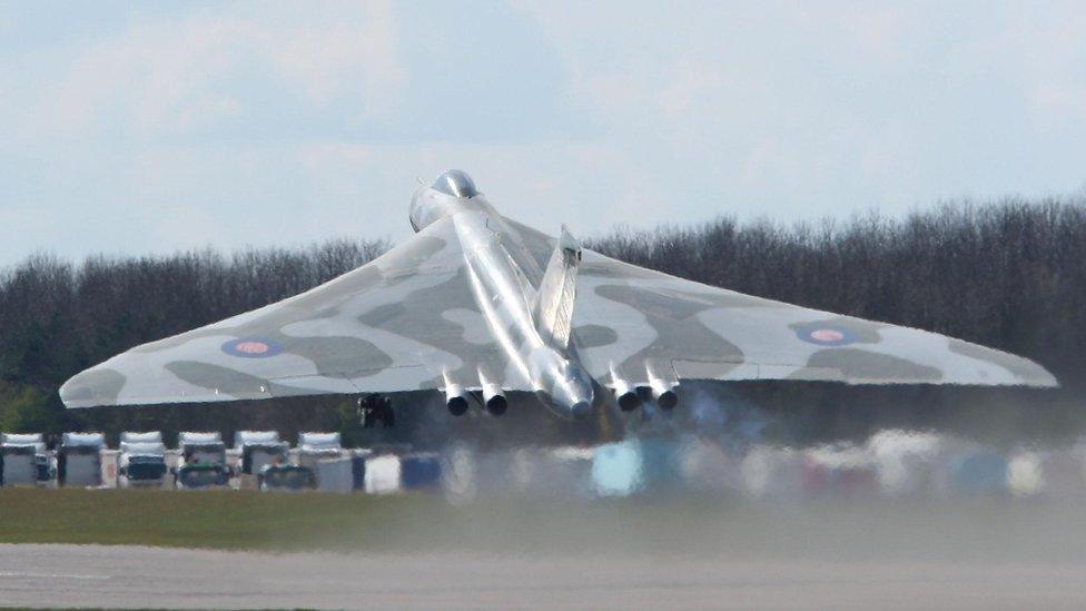 Vulcan XH558