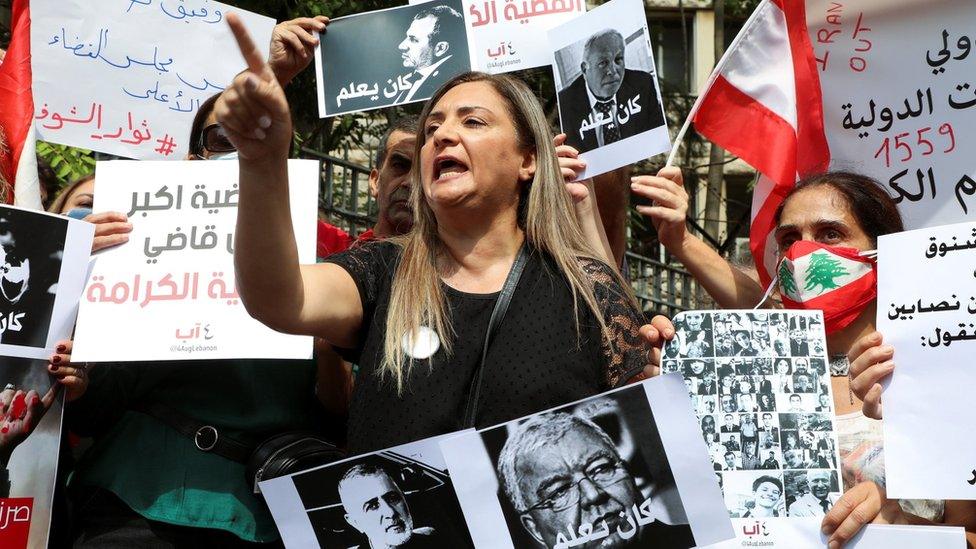 Families of the victims of last year's Beirut port explosion protest against the suspension of the investigation into the disaster, outside the Palace of Justice (29 September 2021)