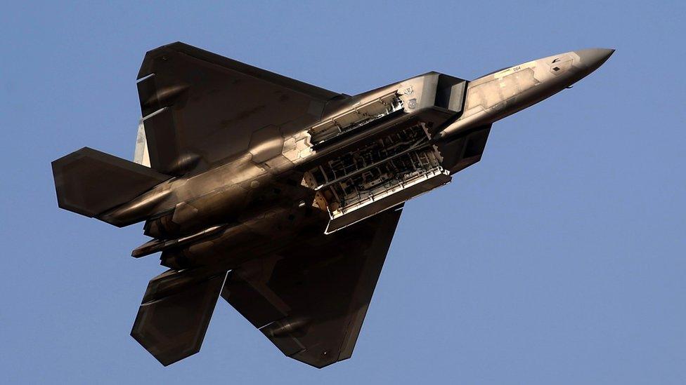 A US-made F-22 Raptor performs at the Dubai Airshow on 8 Nov, 2015