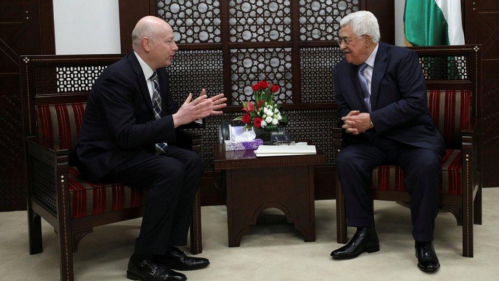 Palestinian President Mahmoud Abbas (R) meets with Jason Greenblatt, US President Donald Trump's international negotiations envoy, in the West Bank city of Ramallah (14 March 2017)