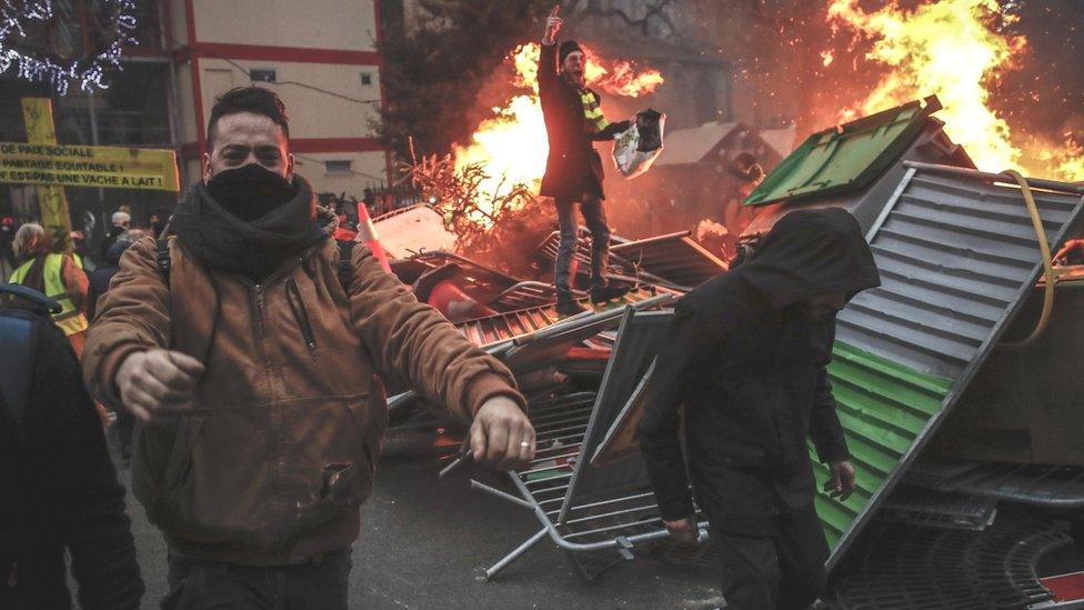 Protesters build a barricade in Paris on 5 January 20109