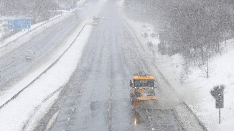 Snow ploughs on M80