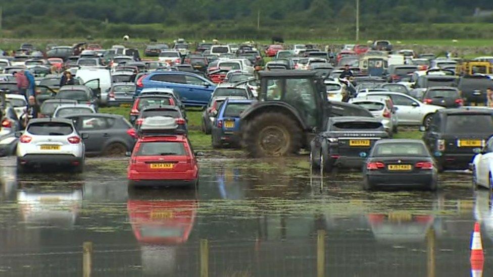 cars stuck in rain water and mud at Festival no.6