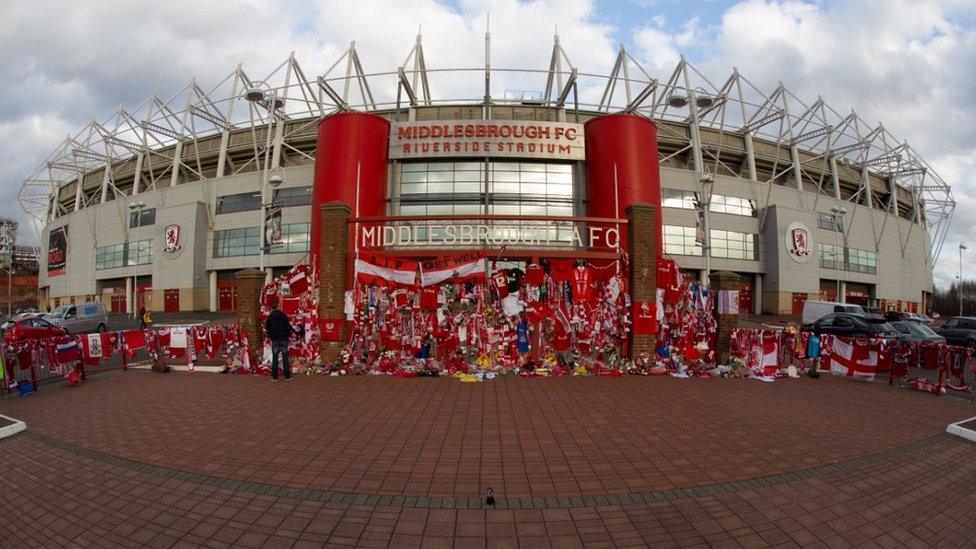 Memorial to Ali outside stadium