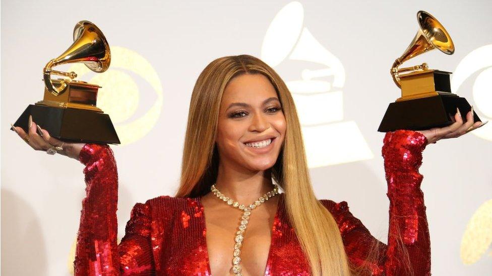 Beyonce-at-Grammys.