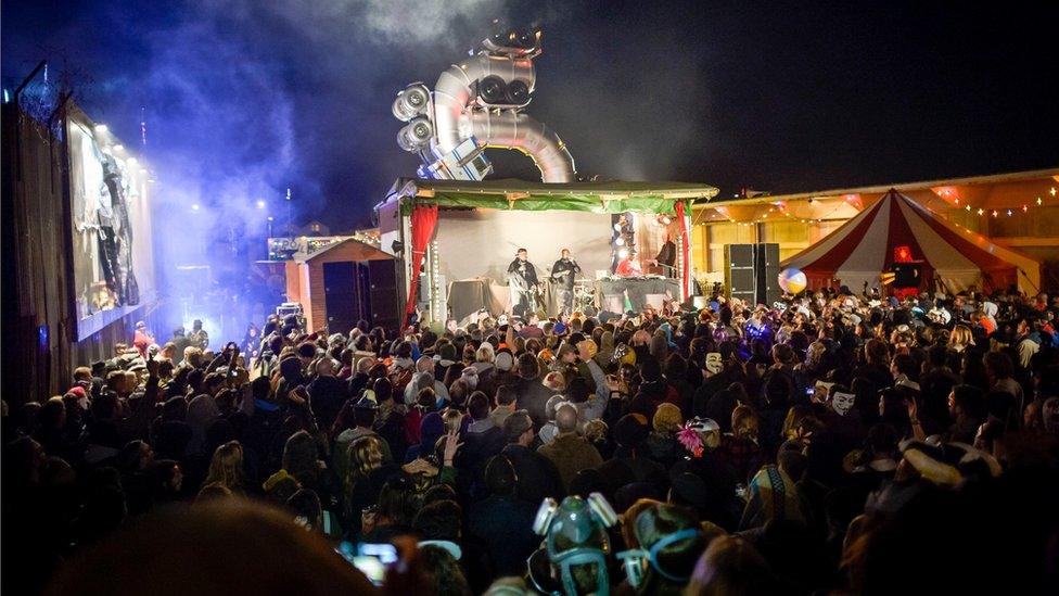 De la Soul perform at Dismaland