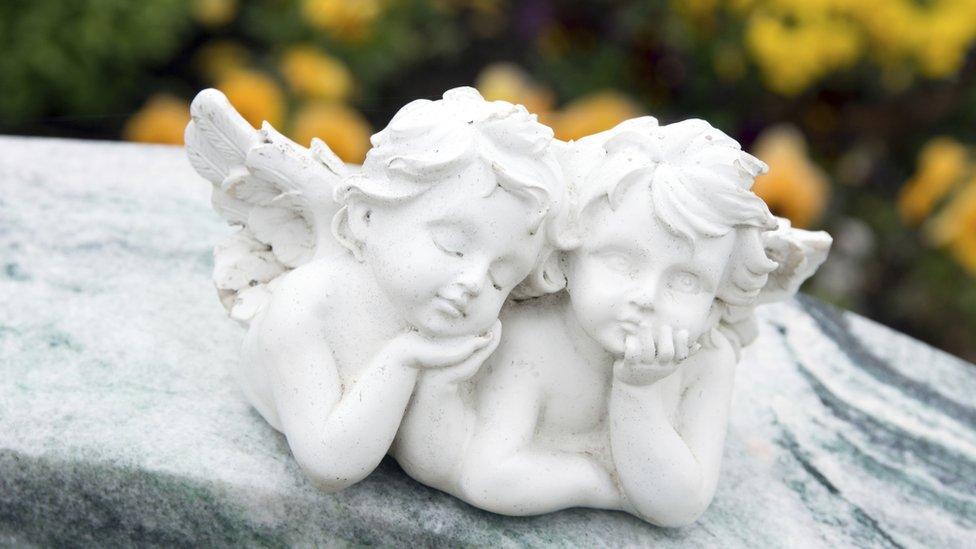 Cherubs on gravestone