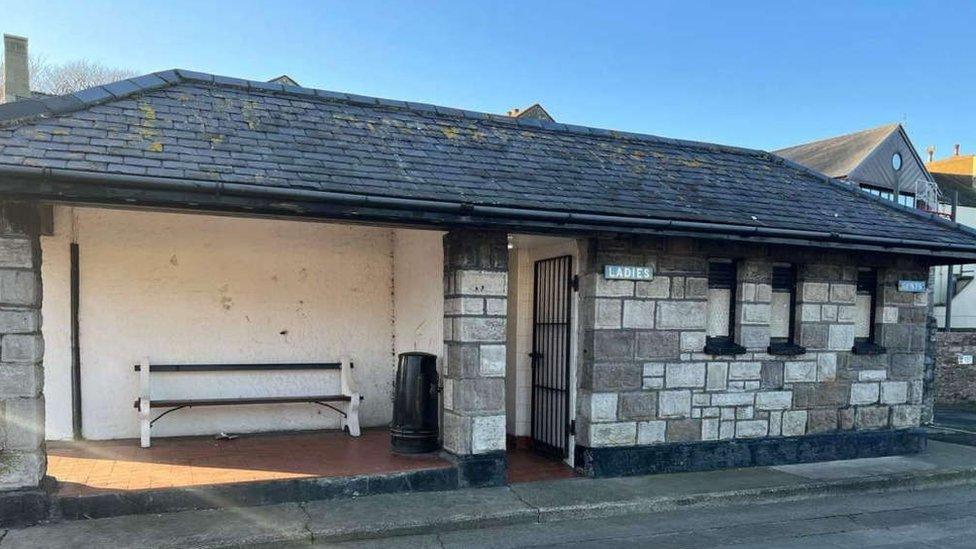 Toilets in Back Hope Street