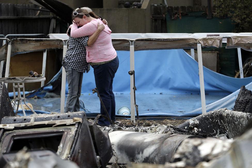 Deanna Hingst, right, embraces her mother Shirley Leuzinger