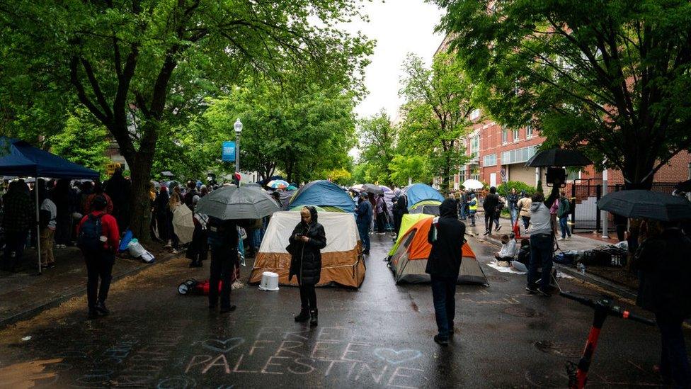 protests at george washington university in DC, 27 april