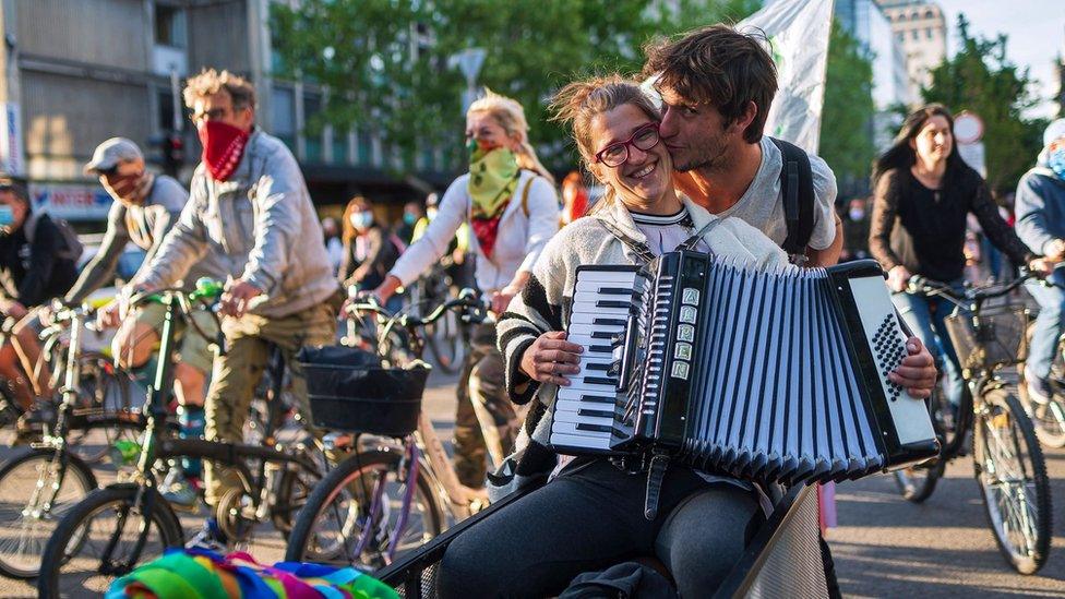 Anti-government protesters ride through central Ljubljana (8 May 2020)