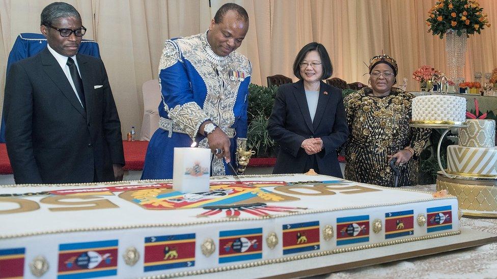 Taiwan's President Tsai Ing-wen (2-L) watching Swaziland's King Mswati III (2-R) cutting a birthday cake to celebrate 50th anniversary of independence and his 50th birthday in Manzini, Swaziland, 19 April 2018